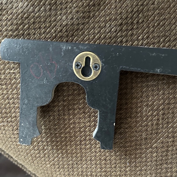 Rustic Brown Wall Key Decor - Picture 5 of 9